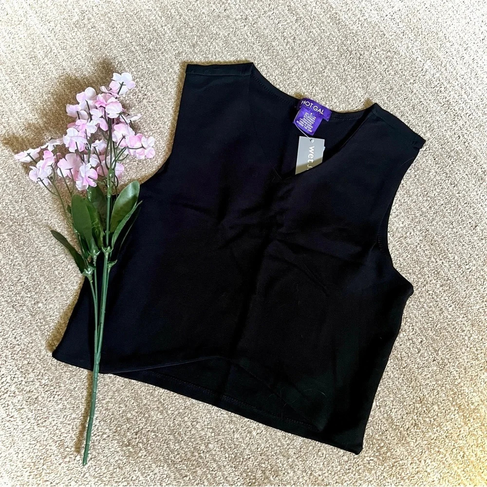 Hot Gal NWT classic black Crop Top - small